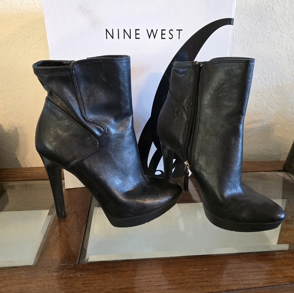 Nine West size 7 Izzabella platform stilleto bootie. - Picture 2 of 8